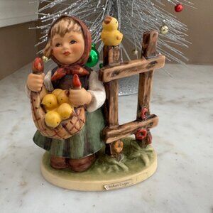 M.I. Hummel "Chicken Licken" # 385